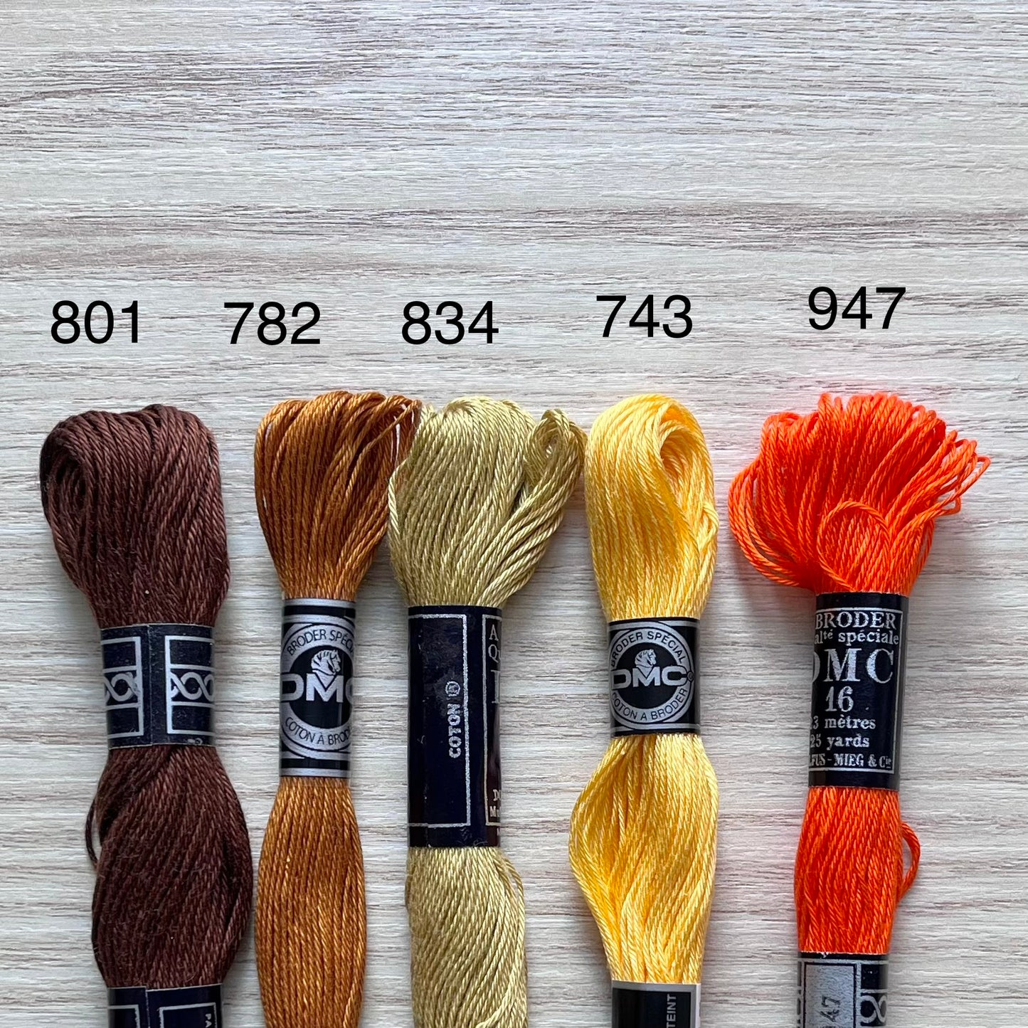 DMC 16 broderigarn / Navnegarn
